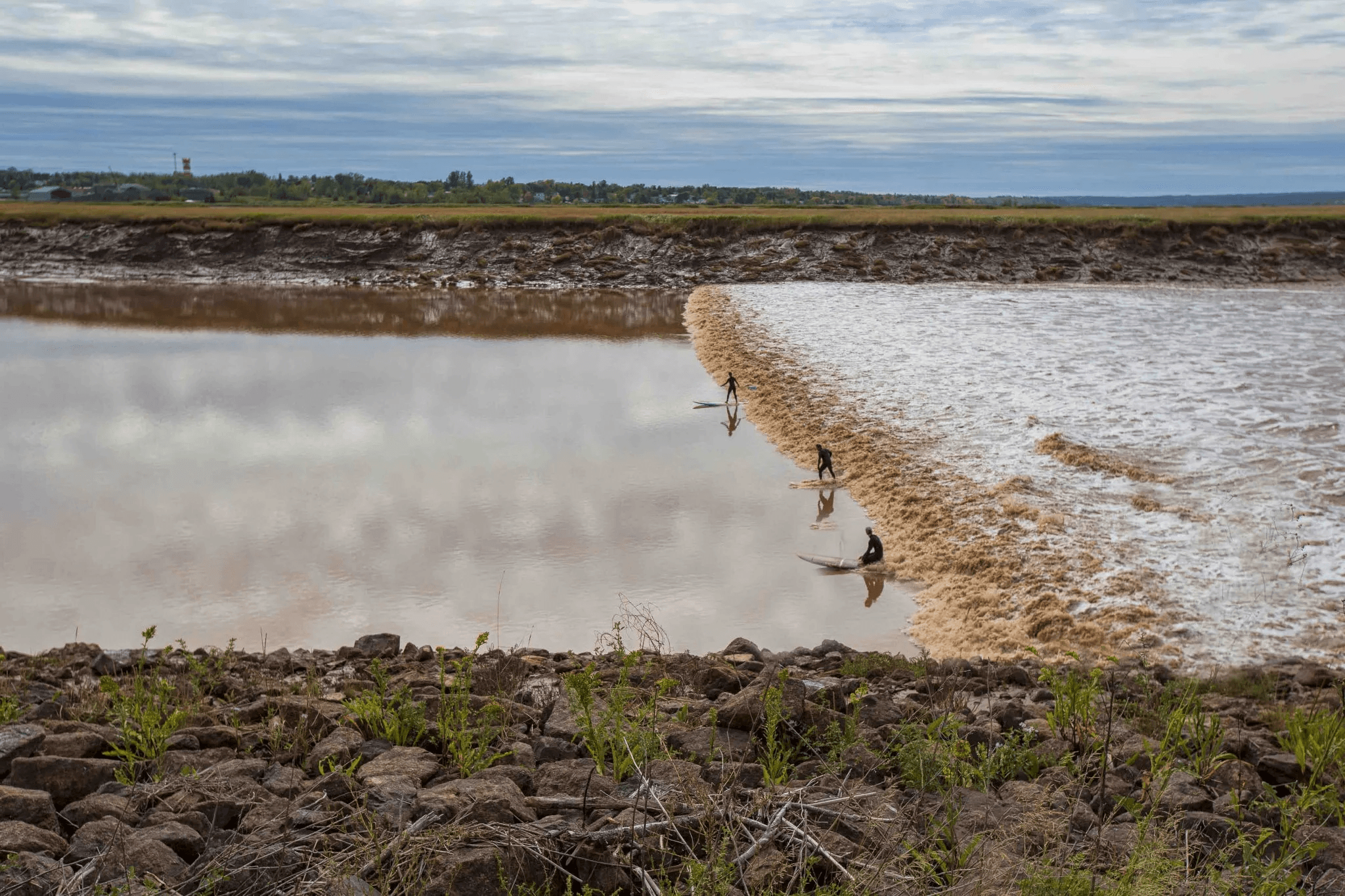 Tidal bore wave